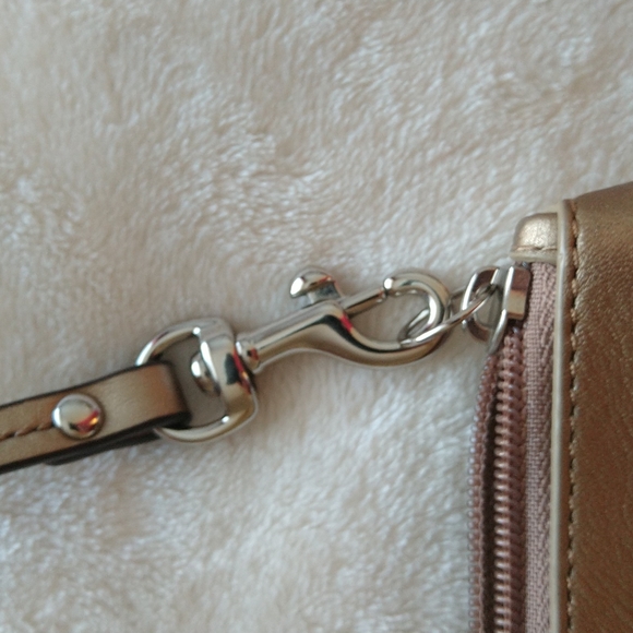New COACH Signature Wristlet Lurex Gold Metallic Medium Pleated Rare Metallic - Picture 9 of 9